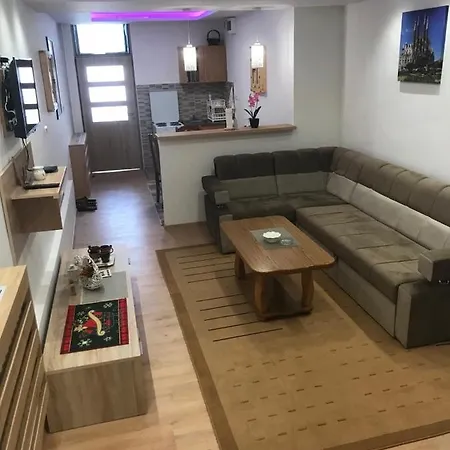 Apartman”miki” アパート パレ